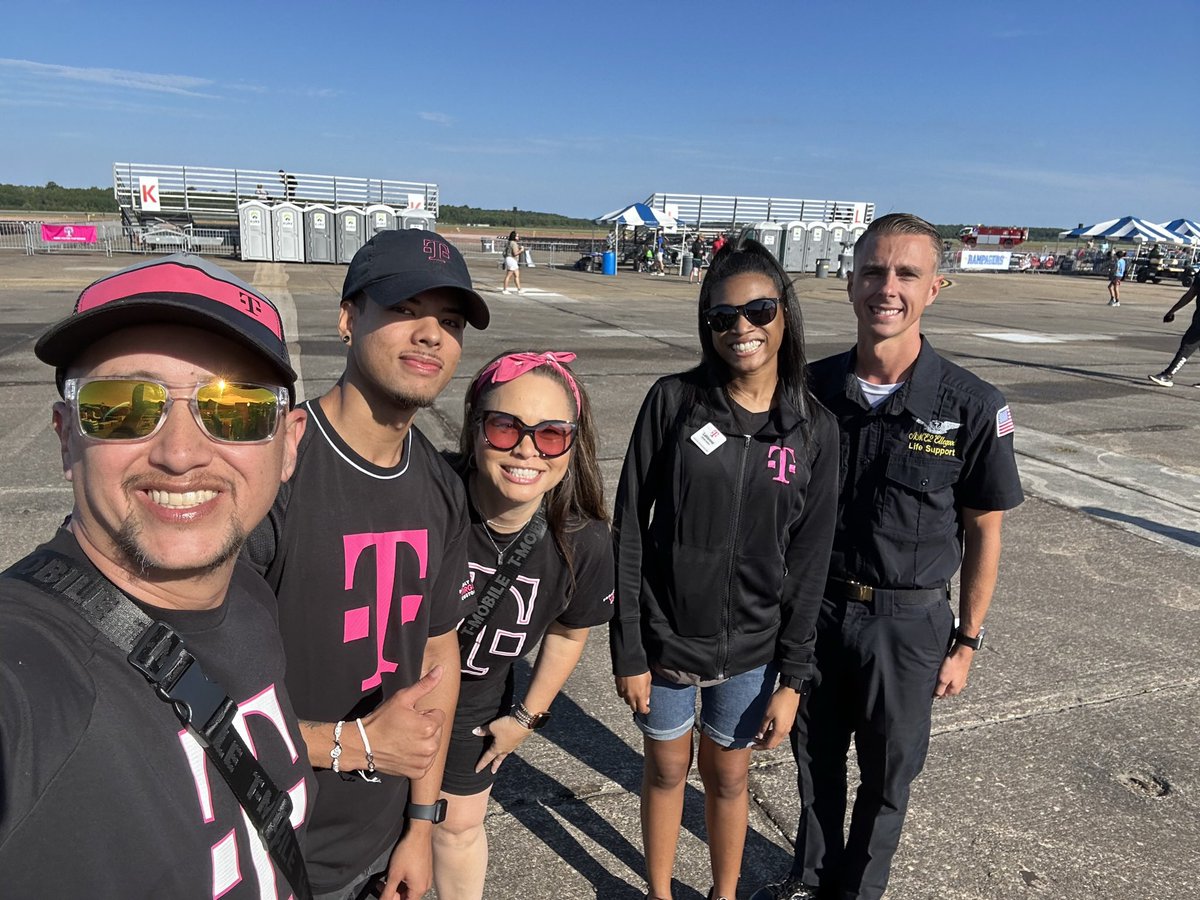 spoonz757's tweet photo. This past weekend at the #oceanaairshow was amazing. Got to meet with fantastic members of the US Military. Had a blast engaging with people from all walks of life. Another successful off site event in the books. #silverbrook #sharks #usmilitary https://t.co/EWV8mQMiK9