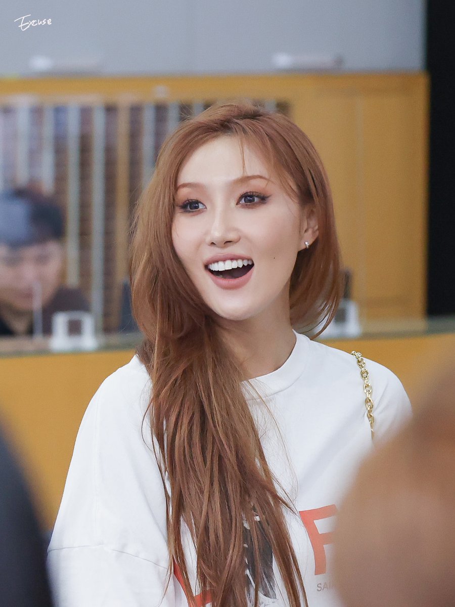 MyBitch723's tweet photo. 230912 볼륨을 높여요 퇴근 화사

 보고싶어… 공주..👸

#마마무 #화사 #MAMAMOO #HwaSa https://t.co/7HsV3dPNuO