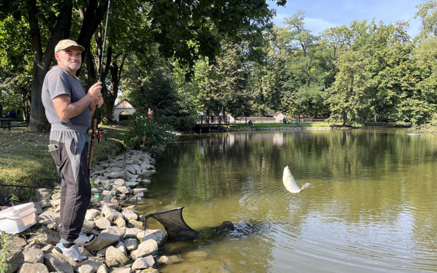 wadowiceonline's tweet image. Nad andrychowski staw w parku wkroczyli wędkarze. Ryby się przeprowadzają: tinyurl.com/4hnvb6b5

#andrychów #staw #parkmiejski #przeprowadzka #ryby @RadioKrakow