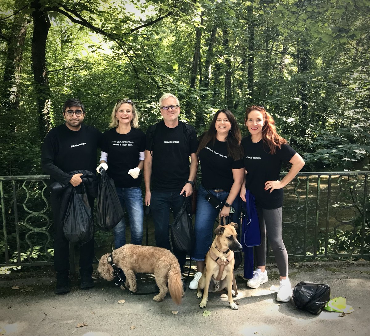 SplunkDE's tweet image. Gemeinsam Gutes tun! Unsere Münchener Splunker spendeten am Freitag für den #Splunk Global Volunteering Day ihre Zeit, um im Englischen Garten Abfall zu sammeln. 🌱 
Wir danken allen Splunkern, die mit dabei waren und so tatkräftig mitgeholfen haben! 
#splunklife #SplunkForGood