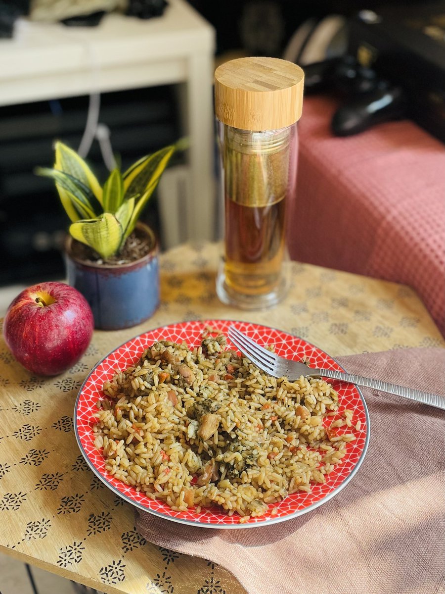 petitelola27's tweet photo. Mmmhh les autres sont en partenariat avec des marque de vêtements, perso je préfère manger! vive les plats Garbit, un voyage des sens, je vous les conseils c’est plat complets en sachet 😈 #garbit #Destinationasie #BonCommeLàBas https://t.co/f8XRgWFJQC