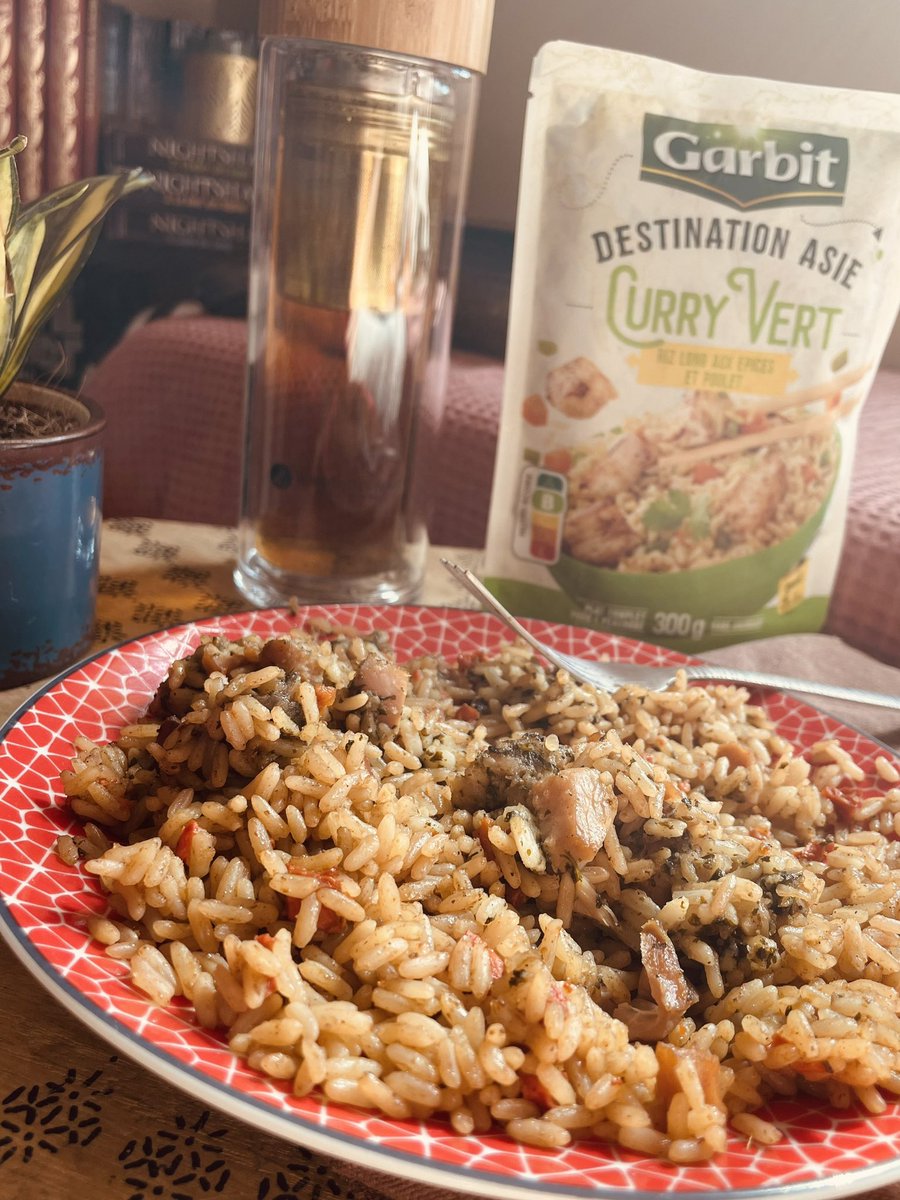 petitelola27's tweet photo. Mmmhh les autres sont en partenariat avec des marque de vêtements, perso je préfère manger! vive les plats Garbit, un voyage des sens, je vous les conseils c’est plat complets en sachet 😈 #garbit #Destinationasie #BonCommeLàBas https://t.co/f8XRgWFJQC