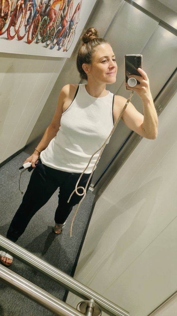 Aufzug gestern. Aufzug heute.

War schon wieder schön. 🥨🍻