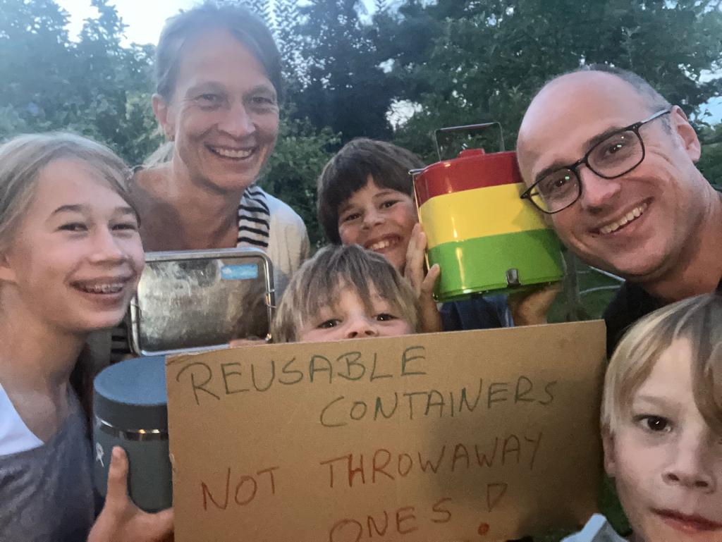 salvaleforeste's tweet photo. Reusable, not throwaway 
#MakeThrowAwayGoAway! 
#WeChooseReuse #PPWR #packaging #reuse https://t.co/3bUBIwnxcw