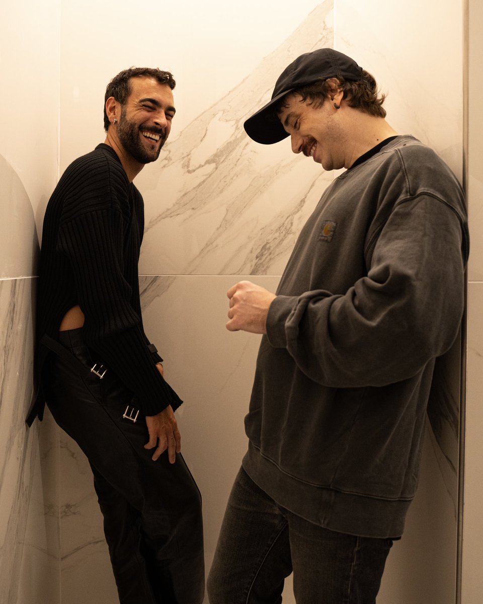 MATERIA diventa cinque volte Platino! 
Per festeggiare ho chiamato un amico... 

Un'altra storia con #Franco126 è disponibile venerdì! 

#MATERIAQuintoPlatino