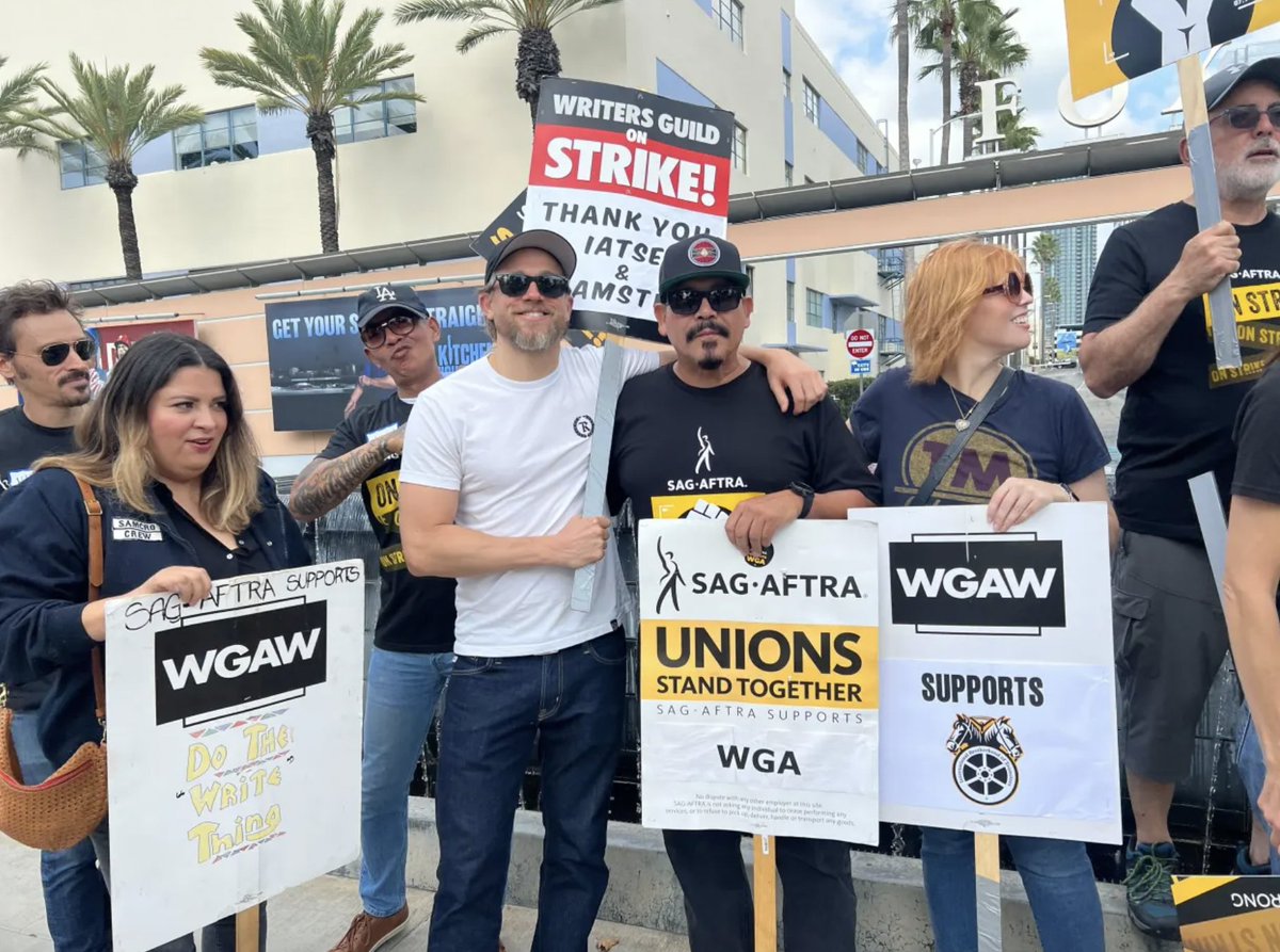 ‘Sons of Anarchy’ cast and crew on the picket line at Fox Studios today #SAGAFTRAStrike #WritersStrike 

Full gallery here: bit.ly/45YMtia

📸 Rosy Cordero/Deadline