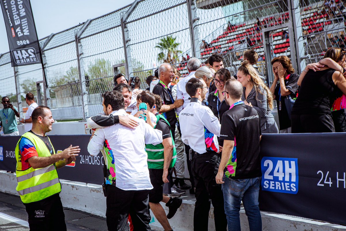 Campioni europei 24H Series 2023!!!!
I 7 minuti finali della 24H di Barcellona hanno decretato il vincitore dopo 78 ore totali di tutto il campionato. 
È stata una gara tirata e piena di emozioni.
Un ringraziamento al team <a href="/ebimotors/">Ebimotors</a> @willi_motorsport e a tutti i ragazzi
