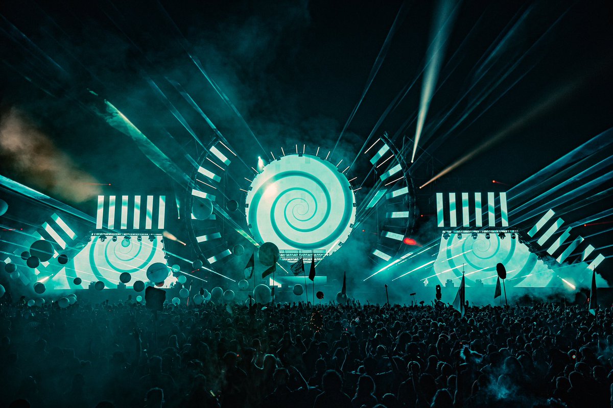 OfficialRezz's tweet photo. I love all you bitches. Thanks for lastnight https://t.co/1d5SFDtz4V