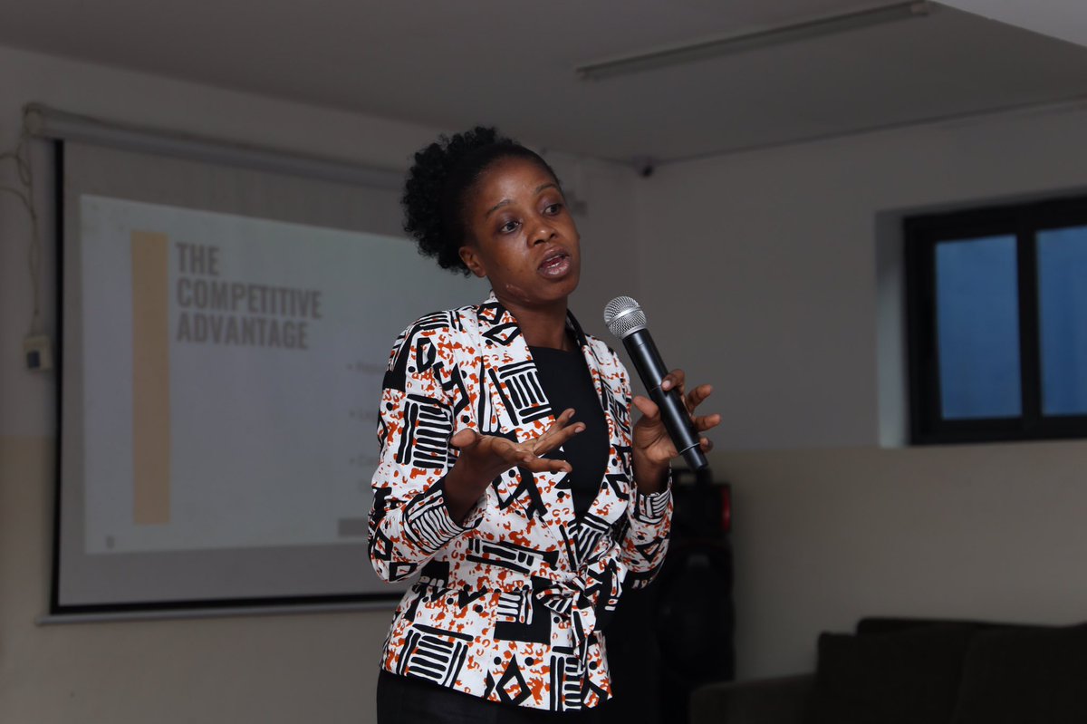 Sunflower_dak's tweet photo. Enjoyed September #TimeWithAMentor together with the community at @openlabsgh 😁🎉
We had @IreneSiaw_ as our mentor. Her session has been one of my favourite. It was engaging, insightful and empowering.
We learned about brand building and AI prompts.
Thank you so much ma’am♥️ https://t.co/TB6JWejd09