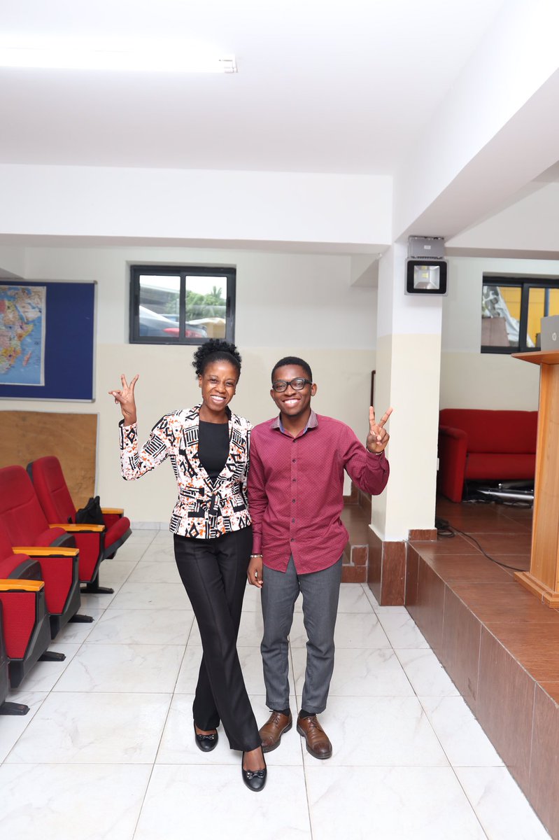 Sunflower_dak's tweet photo. Enjoyed September #TimeWithAMentor together with the community at @openlabsgh 😁🎉
We had @IreneSiaw_ as our mentor. Her session has been one of my favourite. It was engaging, insightful and empowering.
We learned about brand building and AI prompts.
Thank you so much ma’am♥️ https://t.co/TB6JWejd09