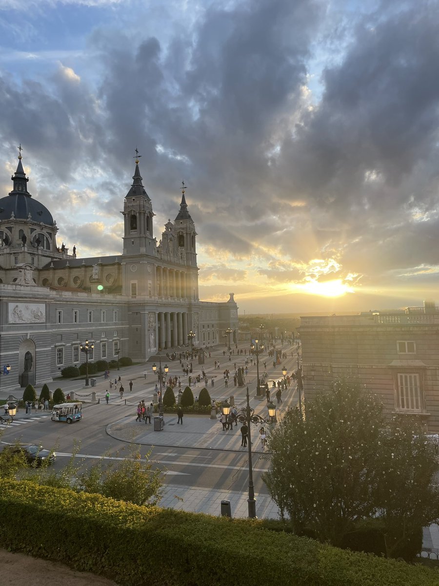 roberlys_g's tweet photo. @escritosrame Palacio Real de Madrid https://t.co/b8ZcstSdVN