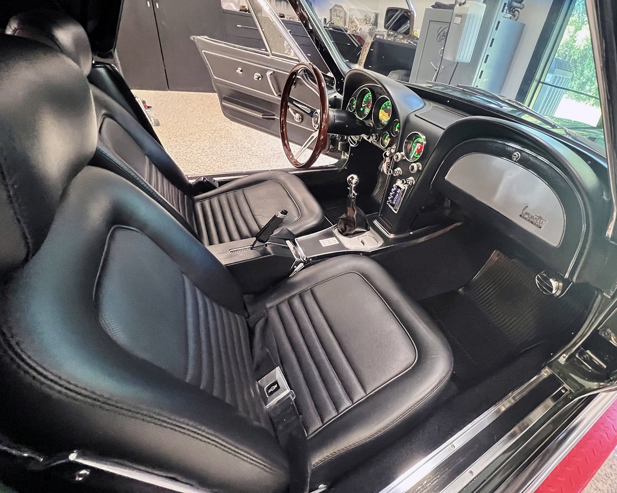 Barrett_Jackson's tweet image. Matching-numbers power! This rotisserie nut-and-bolt restored custom 1967 @chevrolet #Corvette is powered by the original #matchingnumbers 327ci engine with Holley fuel injection paired with a #TREMEC TKX 5-speed manual transmission.