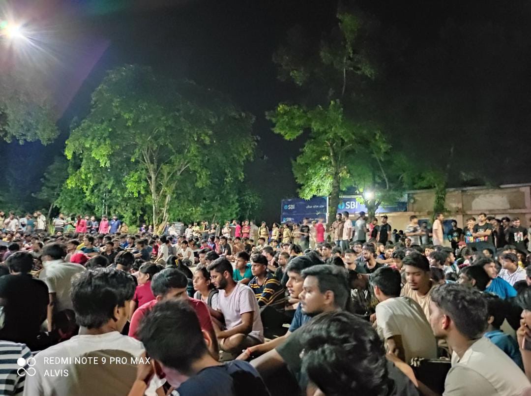 aboyobbhuyan's tweet photo. Assam: Protests in NIT Silchar continue, only growing bigger.

👉 Multiple other colleges, universities, incl. Cotton University, CIT show unity & light candles for Koj Bucker’s soul.

👉 Protest, hunger strike continues. Students are in discussion with NIT’s Director to find a better resolution.

#Justice4Koj