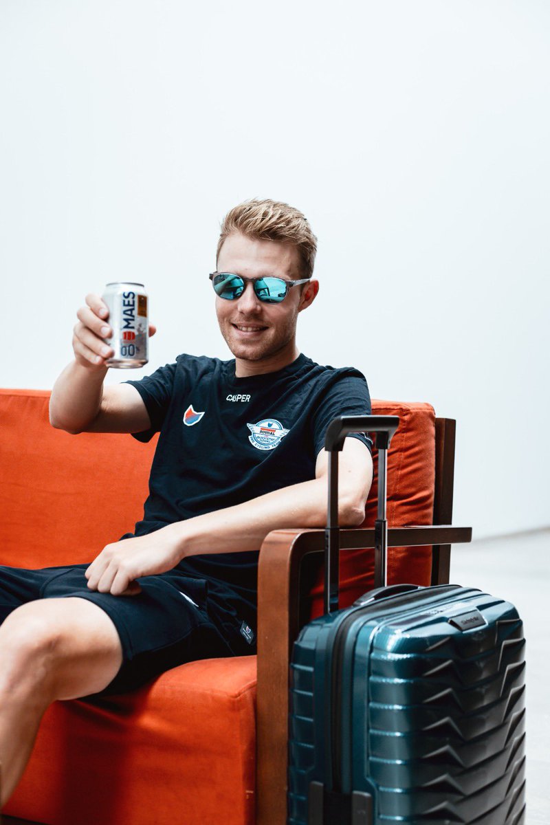 Ready to say goodbye to Spain 🧳 Cheers, wolves 🍺 Photo: @BeelWout