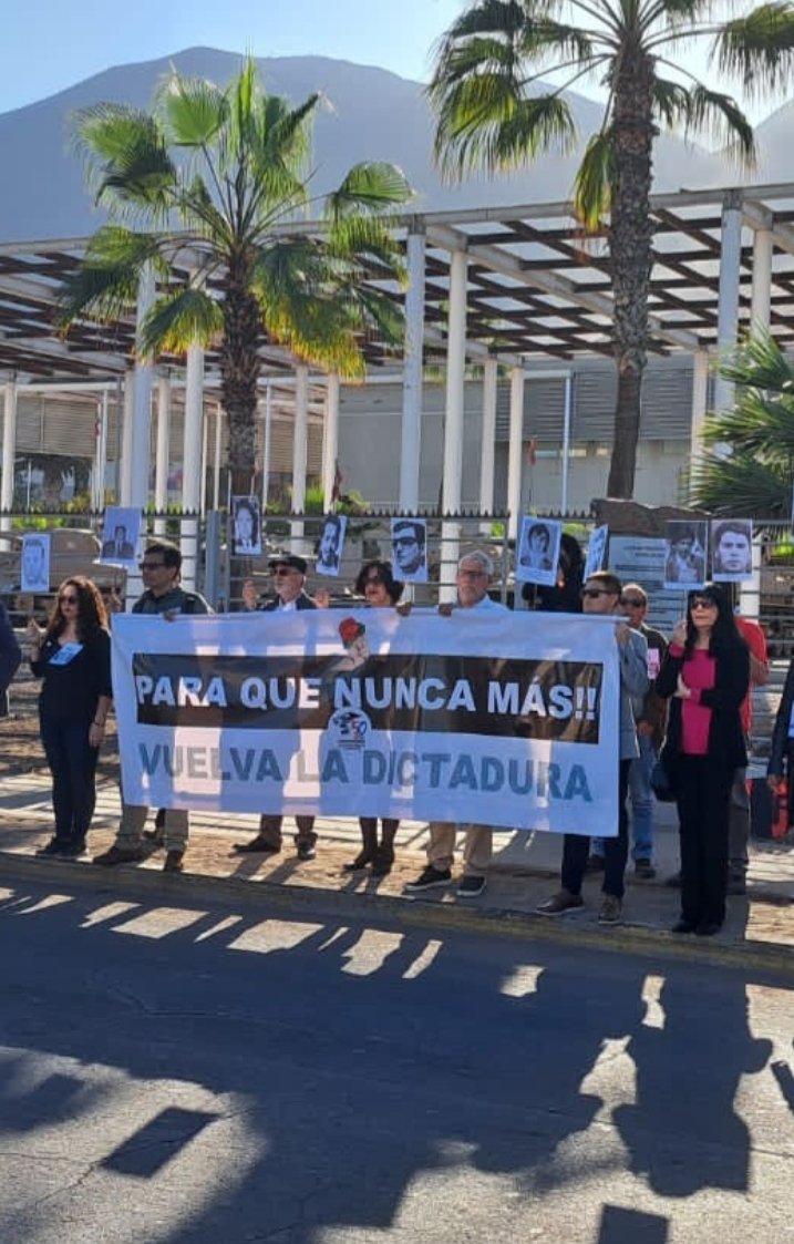 Ramsilvac's tweet photo. A 50 años del Golpe Cívico, Militar y Empresarial en Chile. Nuestro homenaje a los Detenidos, Desaparecidos, Sobrevivientes y Familiares por la Memoria, la Verdad, la Justicia y Reparación.
@AHumanistaCL https://t.co/cPC48xiBQT