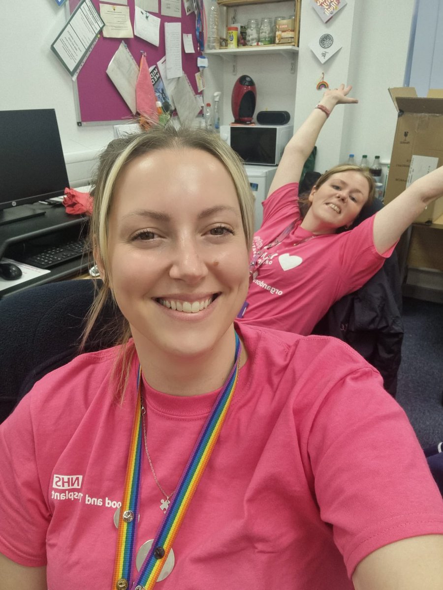 Over 300 goodie bags delivered so far & an amazing amount of conversation about #OrganDonation! Two very tired SNODs wrapping up day one of #OrganDonationWeek. Tomorrow we’re presenting at the NHSBT Nursing Conference in Manchester, lets go! #criticalcare #theatres #picu #nicu