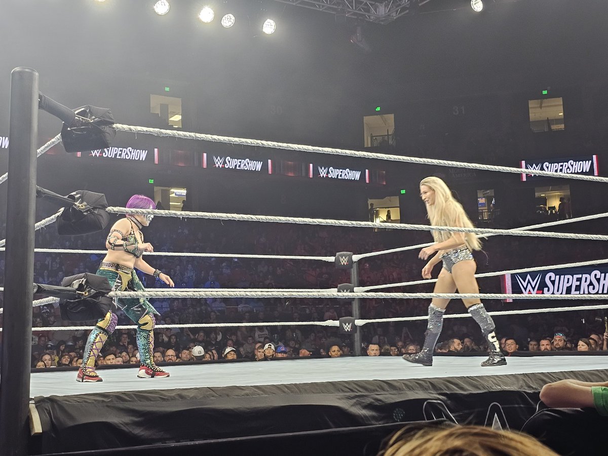 22TheIcon22's tweet photo. @MsCharlotteWWE #WWEBoise https://t.co/lNjUduHZkp