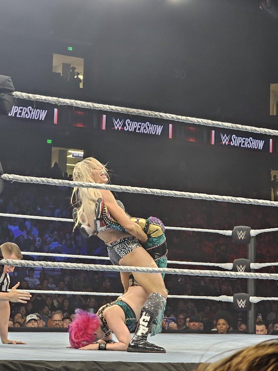 22TheIcon22's tweet photo. @MsCharlotteWWE #WWEBoise https://t.co/lNjUduHZkp