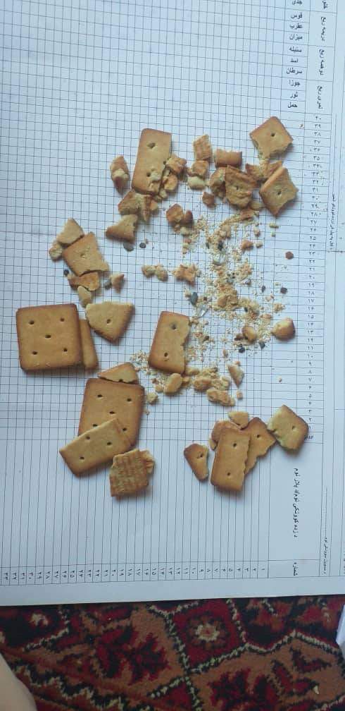 د حیرانتیا خبره

پکتیکا ولایت اومنه ولسوالۍ#
 
د مکاتبو لپاره چې کوم
بیسکوټ دیوموسیسې لخوا ورکړل سوې وو په هغه کې شیشې او ستنې پیداسوې.

د معارف لخوا ټولو ښونکو  ته د نه ورکولو آمر شوی دی.
موږ ته دې په شاتوکې زهر نه رالیږې دا پوسټ  #شیرکړئ چې د نورو ولایتو ماشومان هم خبر