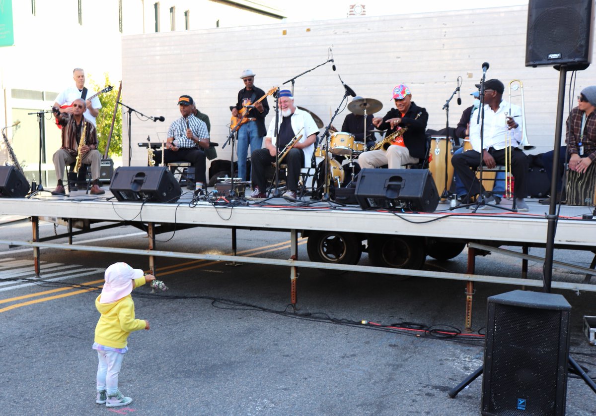 TheNewJSQ's tweet photo. This year's Bergen Square Day was one for the books! We hope to see you all next year β¨
#bergensquareday #bergensquare #jerseycity #jcnj https://t.co/oSp9WLjsyC