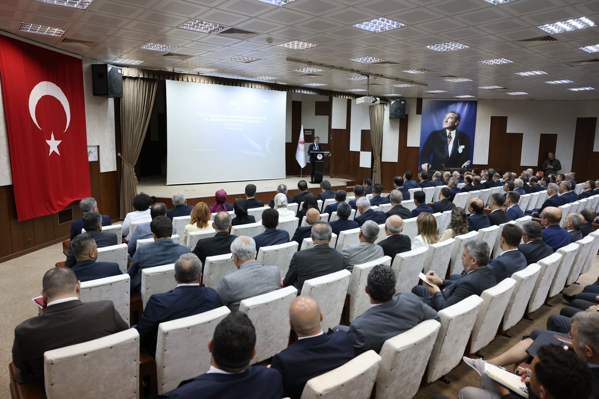 TCTarim's tweet photo. Bakanımız Sayın @ibrahimyumakli, yeni atanan il tarım ve orman müdürleri ile Bakanlığımızda bir araya geldi.

📍Ankara https://t.co/FDoKw5D4o7