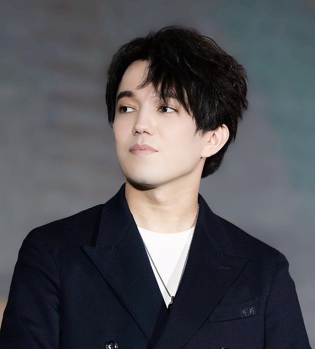 IrinaVS73's tweet photo. @pebaqakyfub @dimash_official Каждая встреча с Димашем - это нереальное счастье: видеть его сияющие глаза, слышать чувственный голос
и проживать вместе с ним, красивые музыкальные истории 
WAITING FOR DIMASH IN X 
#StrangerByDimash 
#DimashQudaibergen
#Dimash_BigNews_Soon https://t.co/Wx4eYJkNu9