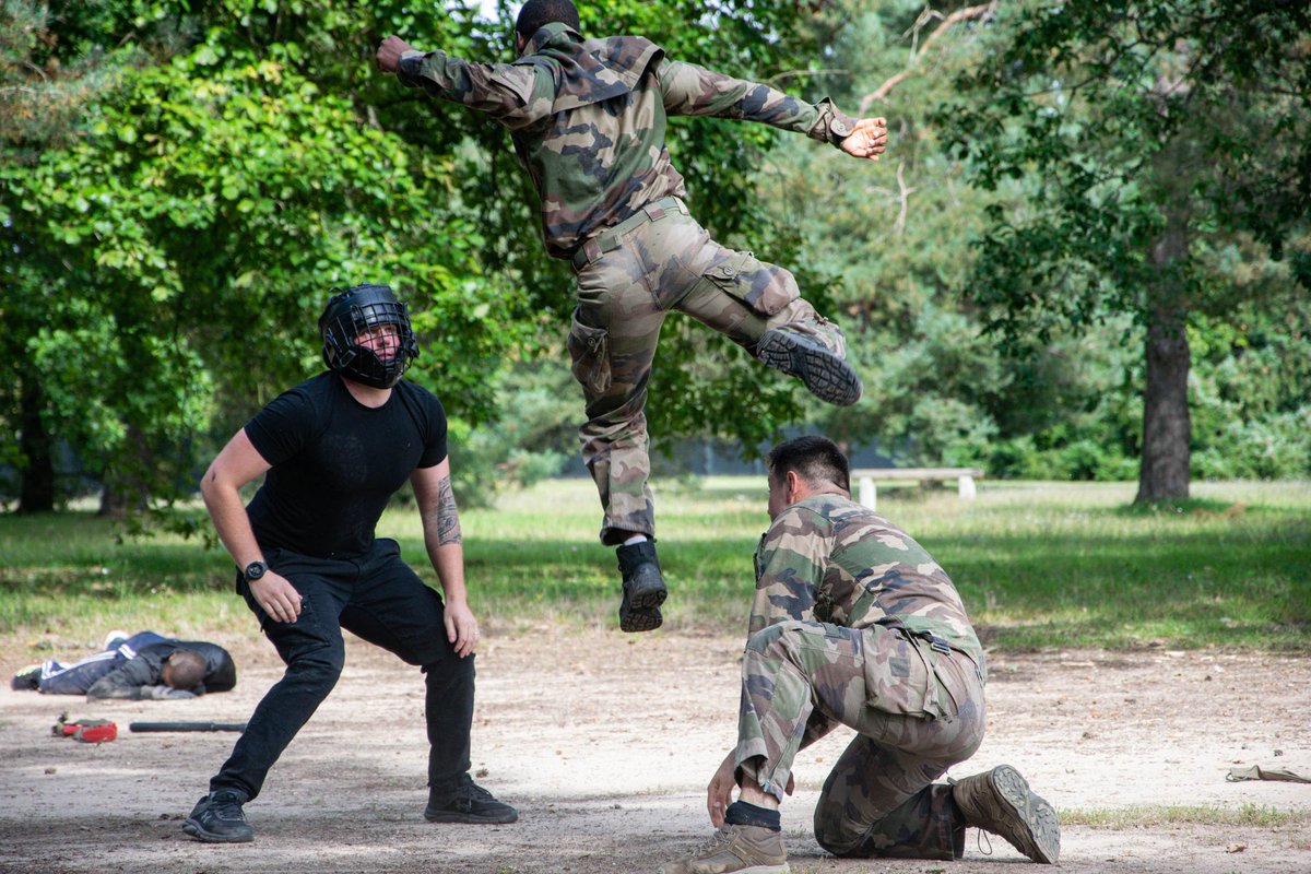 12eCUIRS's tweet image. À l'occasion de la journée des familles et des amis du 12e Cuirs, petits et grands sont repartis avec des étoiles pleins les yeux : chars Leclerc, combats et secourisme ont peut-être fait naître des vocations ✨
#NosJeunesOps #ToujoursetPartout #ALaHauteur