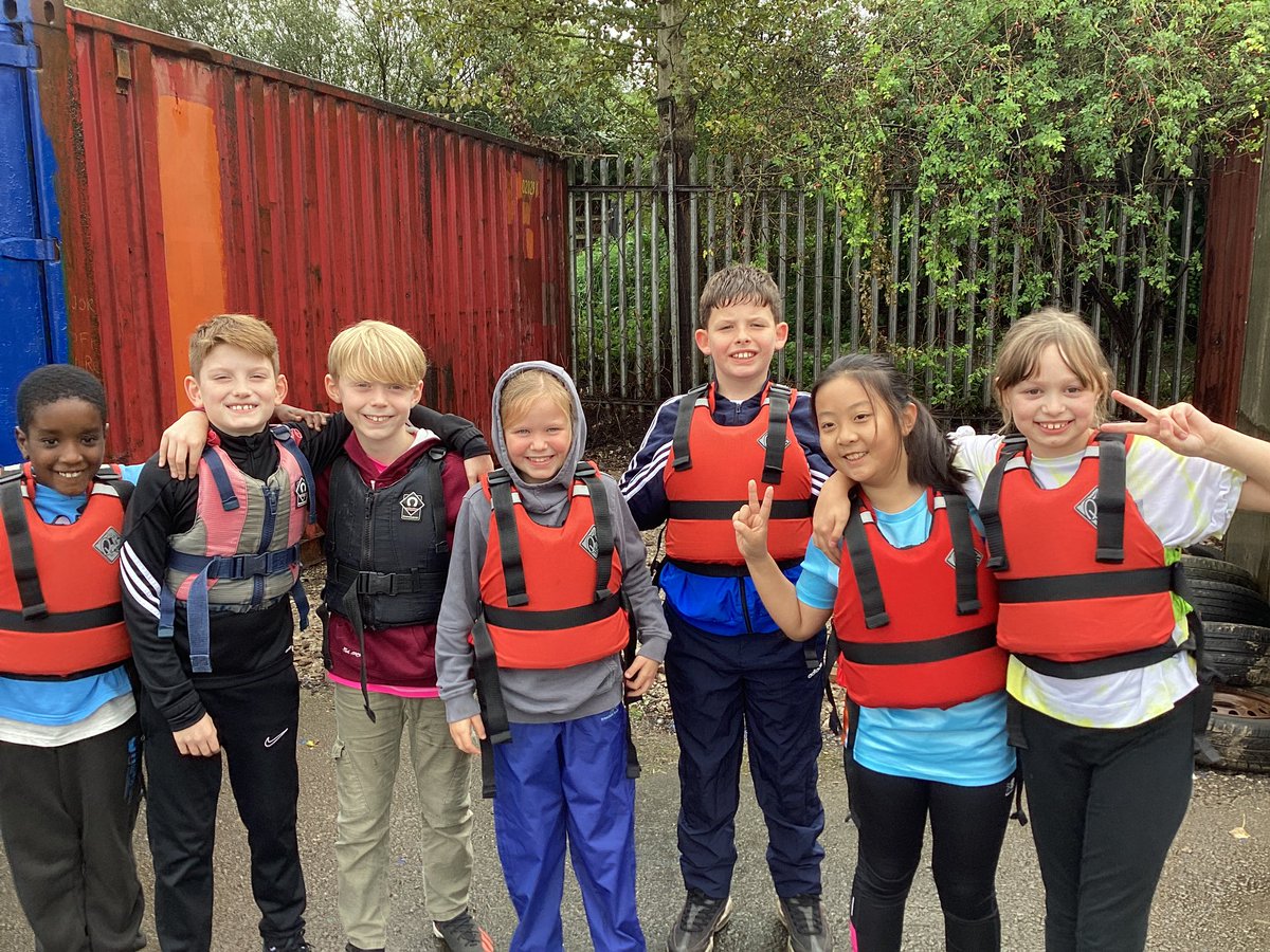 Vernon56KS2's tweet photo. What a fantastic start to Watersports for Year 5! Today each group got to take part in either paddle boarding, kayaking or canoeing! It was lots of fun! π #VPPPE https://t.co/56Olyt47F0
