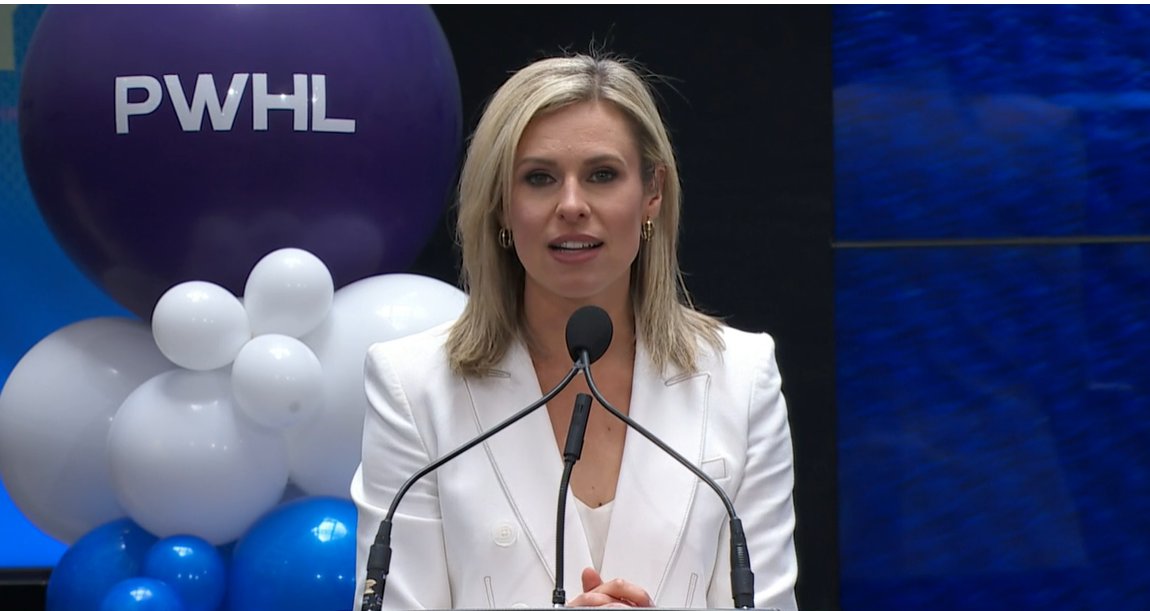 Awesome to see Buckeye Hall of Famer <a href="/Tessab25/">Tessa Bonhomme</a> ('08) hosting the inaugural <a href="/thepwhlofficial/">PWHL</a> Draft 👏

#GoBucks