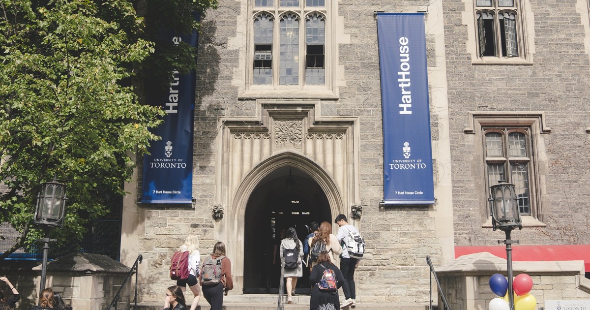 harthouseuoft's tweet photo. Xplore Hart House with us on September 21! Drop-in and de-stress, visit our great fitness facilities or just hang out with friends in one of the many cool places at Hart House: https://t.co/QT3Qzzxptu.
#harthouse #uoftbacktoschool #uoft #uoftstudents https://t.co/kktMUYeEUS