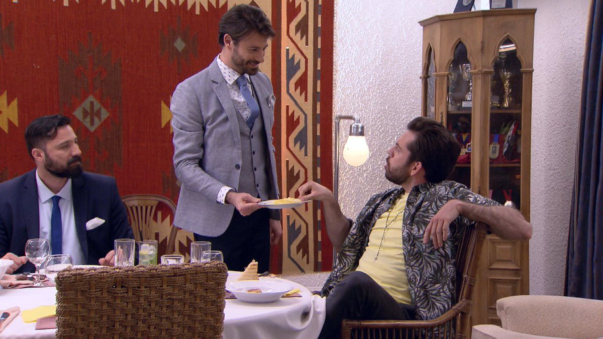 nikoskarras1998's tweet image. Απόψε στις έντεκα σε ώρα Ελλάδας, μπορείτε να δείτε στο  #ERTWorld το επεισόδιο της σειράς #ITourtaTisMamas με την συμμετοχή του λατρεμένου Αλέξανδρου Χρυσανθόπουλου.