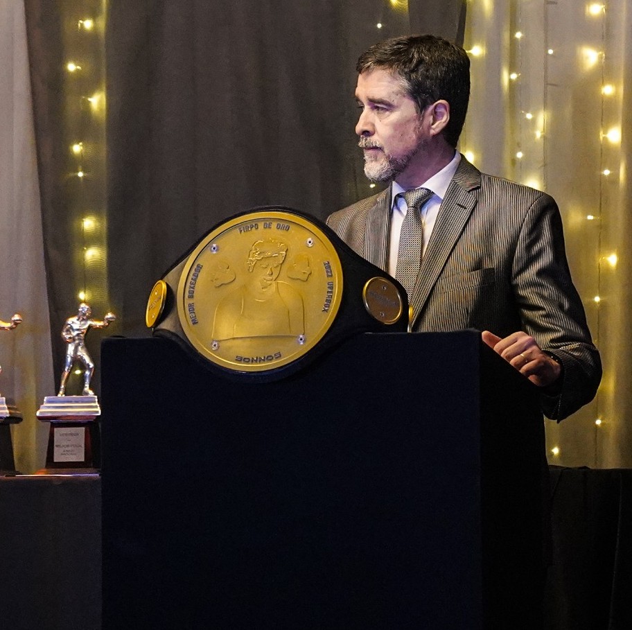 marcegon318's tweet image. Esta tarde a las 17 y mañana en el mismo horario en el programa LA TARDE CON FER MANCINI 
por Canal Somos (7 en Flow)
resúmenes de la celebración de los #100añosDeBoxeoArgentino y la entrega de los Premios Firpo 2022 de la @UPERBOX