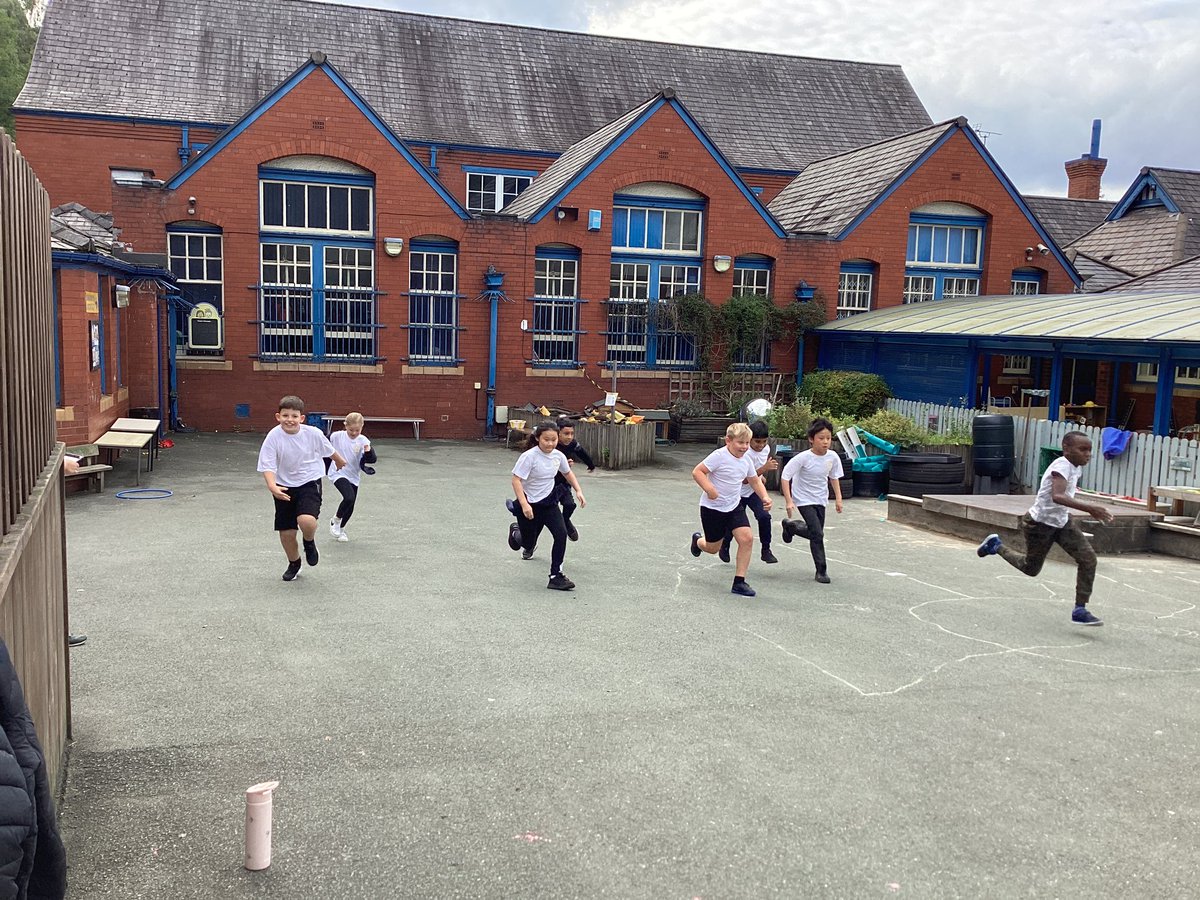 Vernon56KS2's tweet photo. In PE, we have been testing our speed, balance and strength as part of our fitness circuit. Ask us what our scores were π #VPPPE https://t.co/IkOtbpEJdw