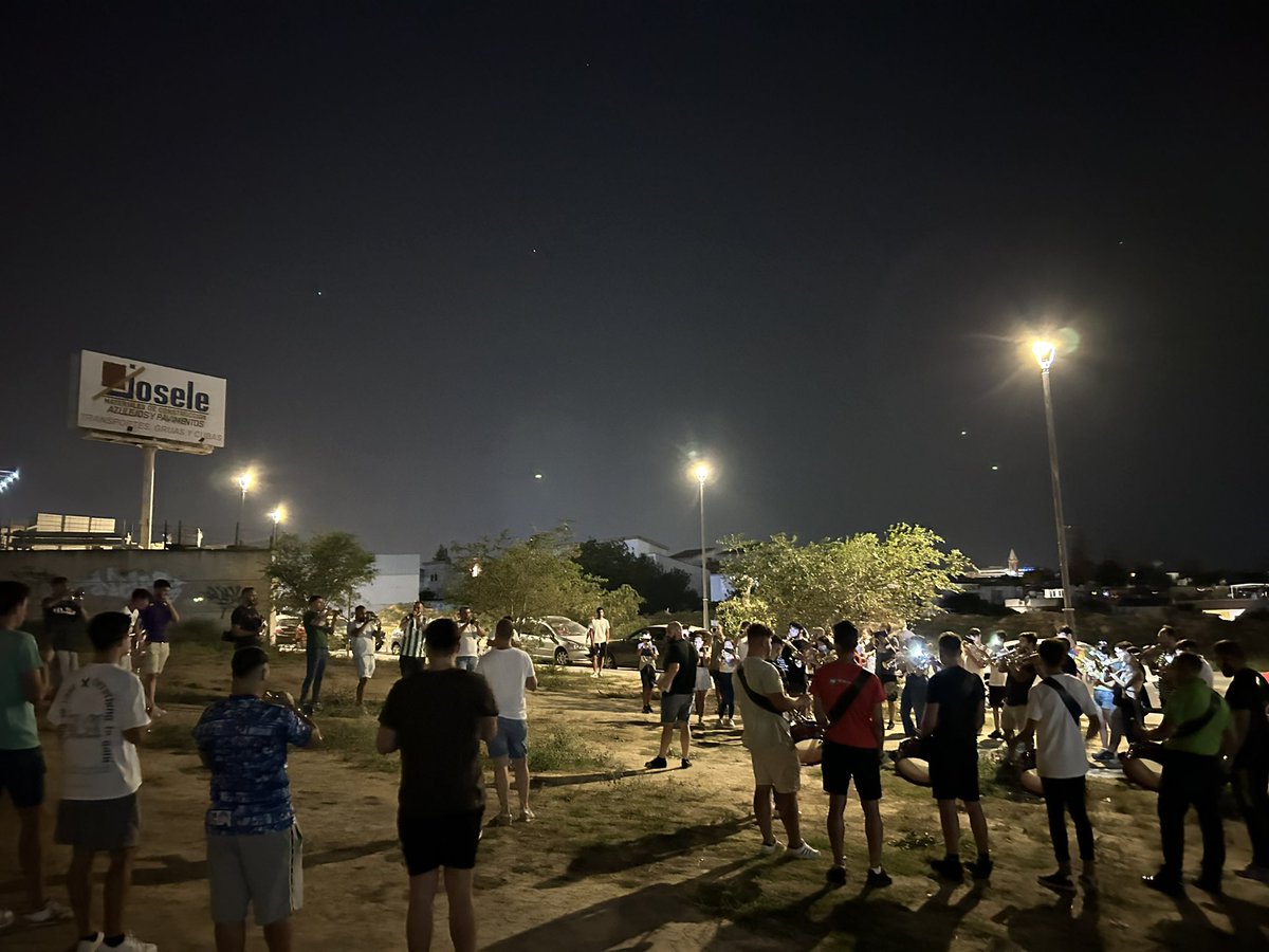 bdelosremedios's tweet photo. Seguimos una semana más de trabajo.
🗓️ Lunes, Miércoles y Jueves.
🕣 20:30h.
📍Esquina de C/ Pago de las Longueras y Camino de la Venta. Junto al C.C. Aire sur/Ikea.
#SuenaLaPlaza #Ensayos #Trabajo #SSanta24 #Sevilla #Andalucia #CCYTT #Musica https://t.co/3nBYjBhRYb