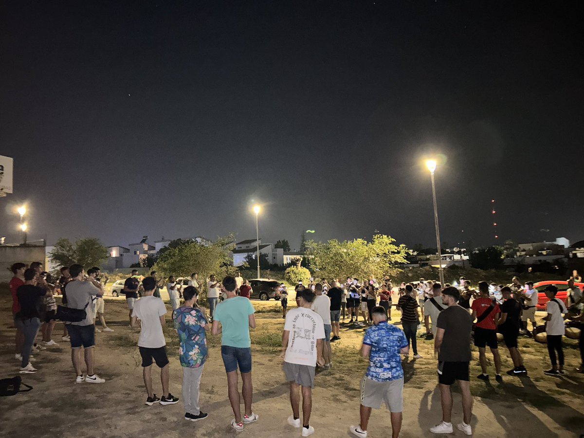 bdelosremedios's tweet photo. Seguimos una semana más de trabajo.
🗓️ Lunes, Miércoles y Jueves.
🕣 20:30h.
📍Esquina de C/ Pago de las Longueras y Camino de la Venta. Junto al C.C. Aire sur/Ikea.
#SuenaLaPlaza #Ensayos #Trabajo #SSanta24 #Sevilla #Andalucia #CCYTT #Musica https://t.co/3nBYjBhRYb