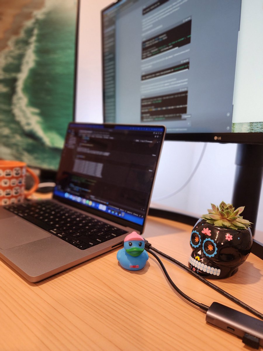 developerduck_'s tweet image. Adding plants to the office creates a more pleasant and productive work environment. #rubberduck #rubberduckprogramming #developers