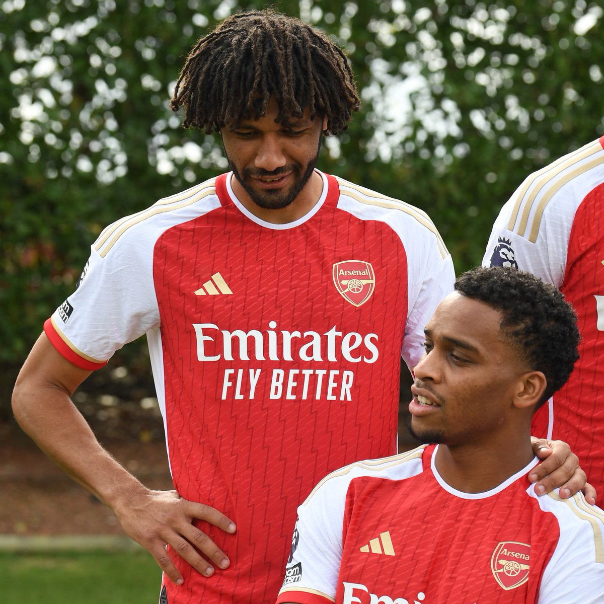 Arsenal's tweet photo. 📸 Picture perfect

Check out behind the scenes of our 2023/23 squad photo 👇