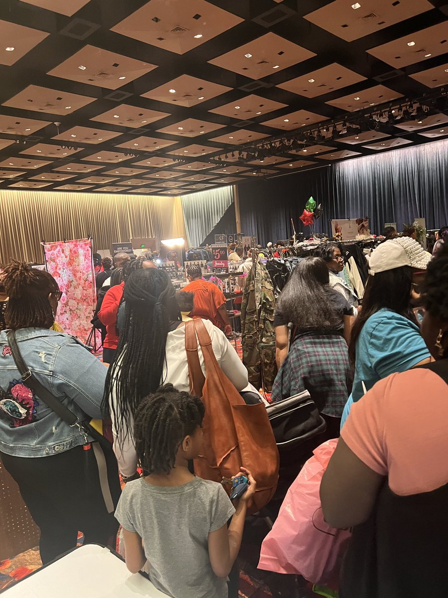 editmelo's tweet photo. THANK YOU SO MUCH TO THE SHE EVENT!!! We had so much fun being a vendor at this amazing event. Thank you to everyone that stopped by our booth to learn about our agency and we look forward to working with you all! 💙🩵 https://t.co/VbnHKSi4ZT