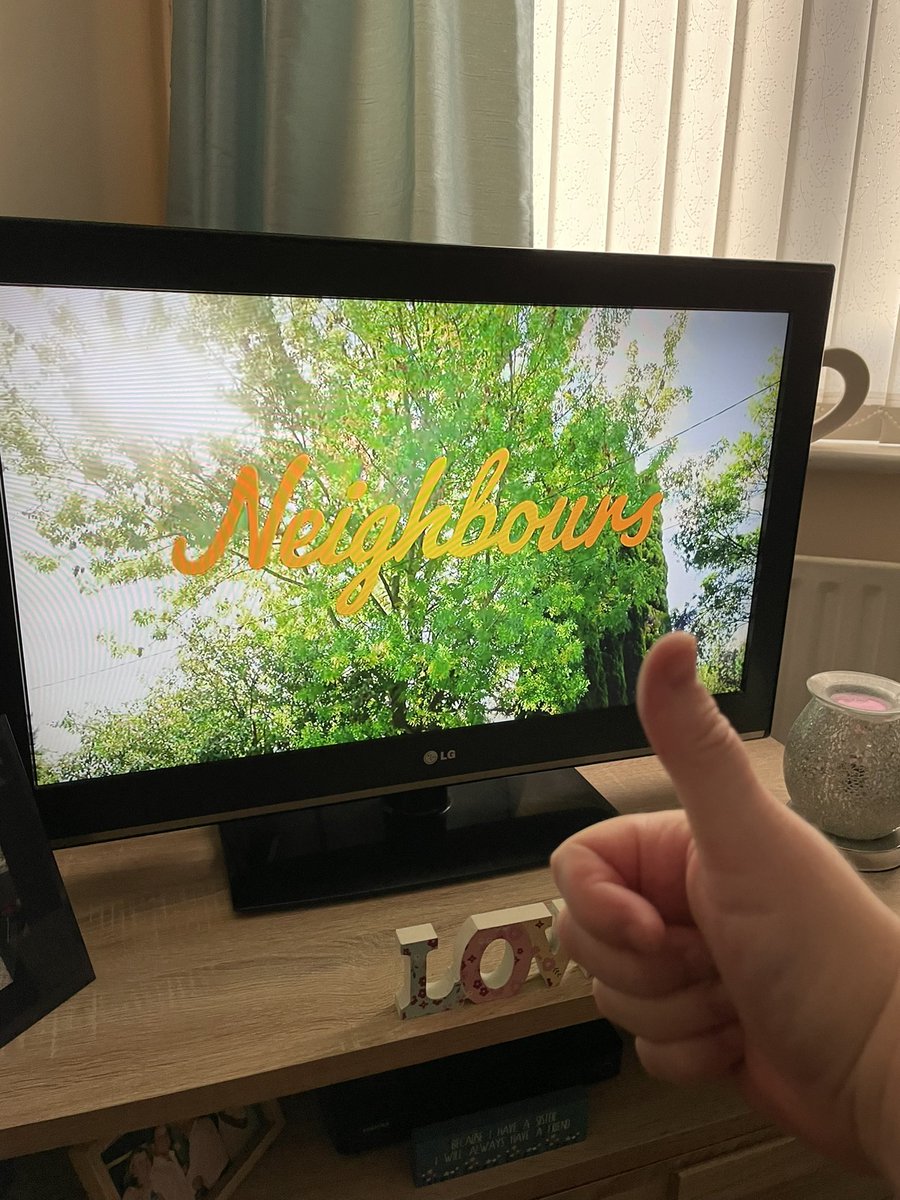 IT’S BAAAAAAAAAAAAAAAAACCCCCCCCCCCKKKKKKKKKKKKK!!!!! 👍👍👍👍 #Neighbours #NeighboursOnAmazonFreevee #NeighboursReturns #NeighboursIsBack