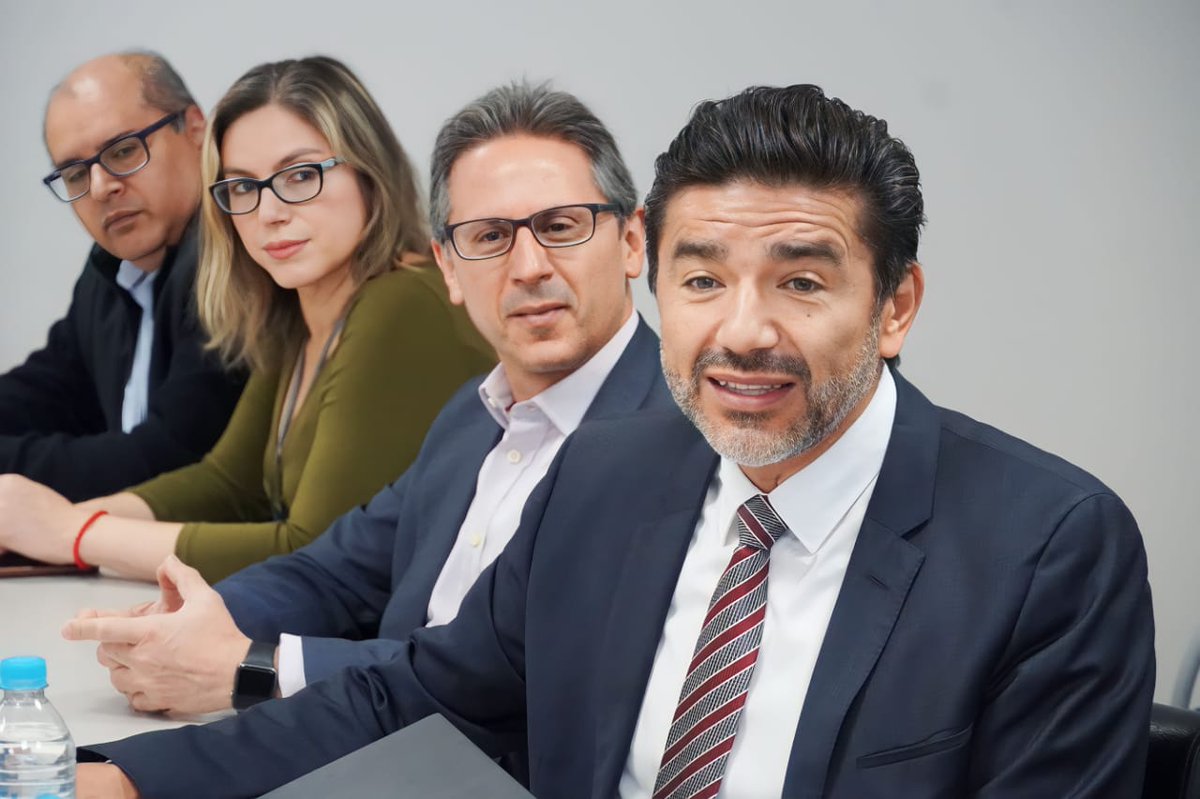 Un equipo del SRI, liderado por el Departamento de Riesgos e Información Tributaria, intercambiaron experiencias con tres expertos del <a href="/BancoMundial/">Banco Mundial</a> en el marco de la implementación del #FATCA, para agilitar el intercambio de información y detectar capitales de ecuatorianos en 🇺🇸