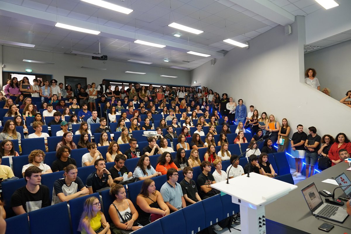 FLLASHS's tweet photo. 📷 #Rientrata2023
O chì piacè di ritruvà sta ghjuventù per a rientrata di a #FLLASHS ! Siate tutte è tutti i benvenuti à @univcorse ! #StudiàHèLibertà
https://t.co/TVcAvAAbtf https://t.co/5P4ifE9rRc