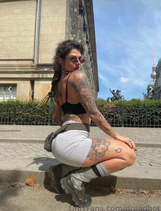 Where's all the men to slap my bum? ❤️  Get your FREE dick rate &amp; my VIP OF💦 (55%off)   link in comments🔥