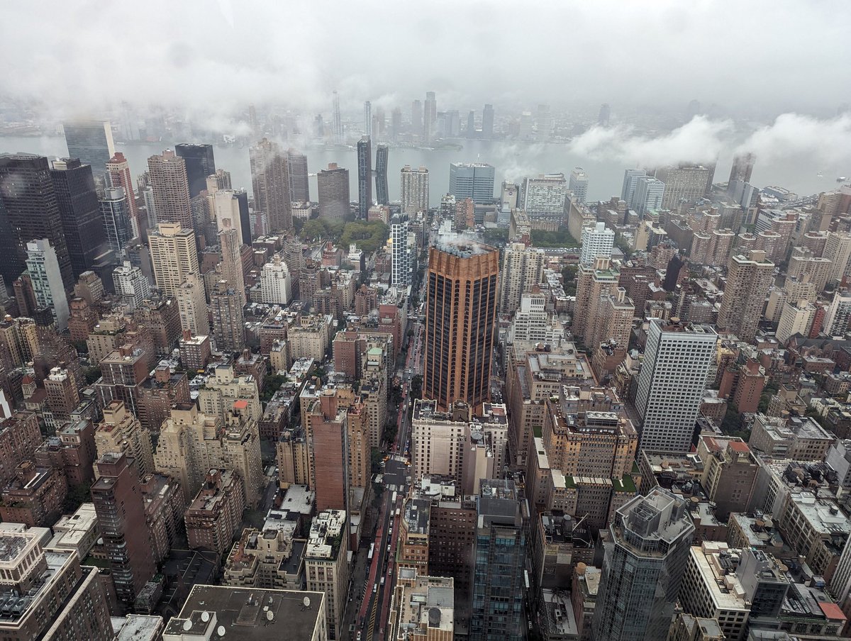 Bot of a rainy day today but isn't stopping us exploring New York!!