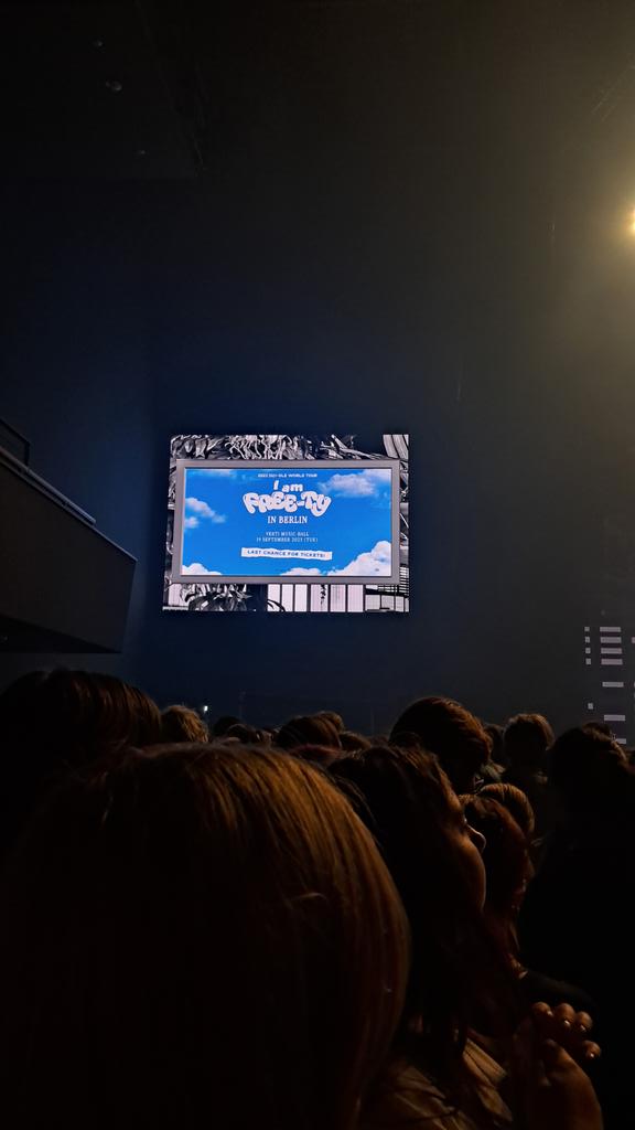 CassieWorldie's tweet photo. #gidleinberlin LETS GOOOO! #GIDLE #gidleworldtour2023 #gidleconcert #QUEENCARD #tomboy https://t.co/RUU9jpPJ7V