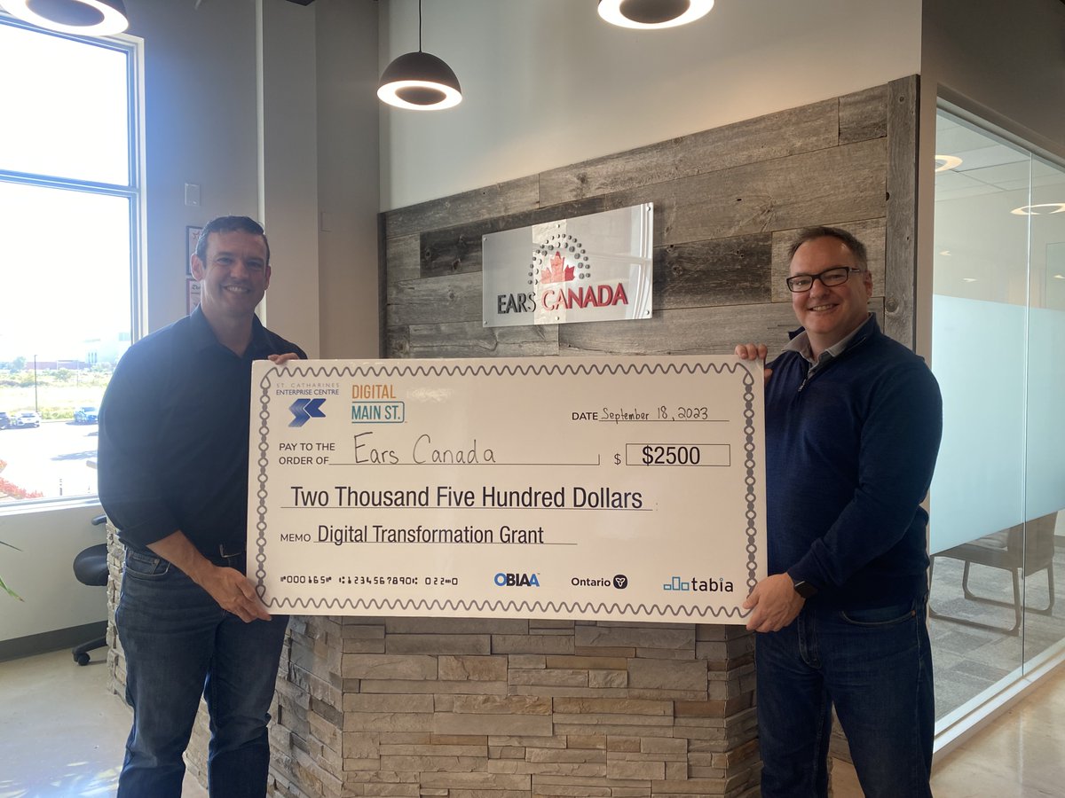 Thanks to St. Catharines Mayor @MatSiscoe for stopping by and presenting @EarsCanada owner Chris McLennan with the Digital Transformation Grant.  A fantastic initiative for local businesses. 
#stcatharines #stc #digitalmainstreet  #betterhearing #hearinghealth