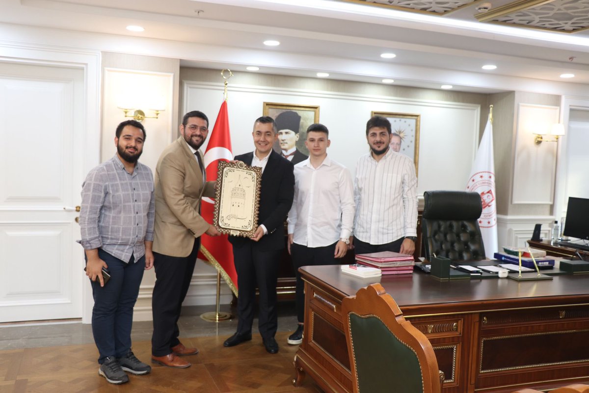 agdbeyoglu1's tweet photo. İlçemiz Kaymakamlığına yeni atanan @can_aksoy_  Bey’i İlçe Başkanımız Recep Taha Engin ve yönetim olarak hayırlı olsun ziyaretinde bulunduk. Nazik kabulleri için teşekkür ederiz.

@agdorgtr 
@agdistanbul 
#agdbeyoglu https://t.co/mN7QvkbX5W