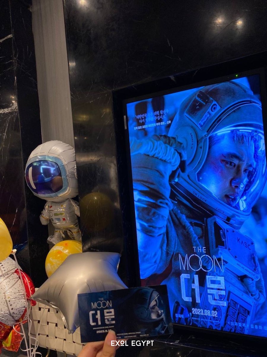 Egyptian_EXOL's tweet photo. 2023. 9.15
THE MOON - 다문 🌑
THE MOON MOVIE EVENT IN EGYPT 🚀👨🏻‍🚀~~

#THEMOON #DO 
@EXOL_EGYPT @weareoneEXO https://t.co/CCZnuhzSPJ