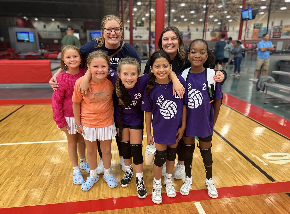 MsNewcombsClass's tweet photo. Got to watch some volleyball studs on Friday evening!! They played awesome! 🏐 @MsBeamansClass #McClureMarshalls #myMISD https://t.co/wPSobhYS4B