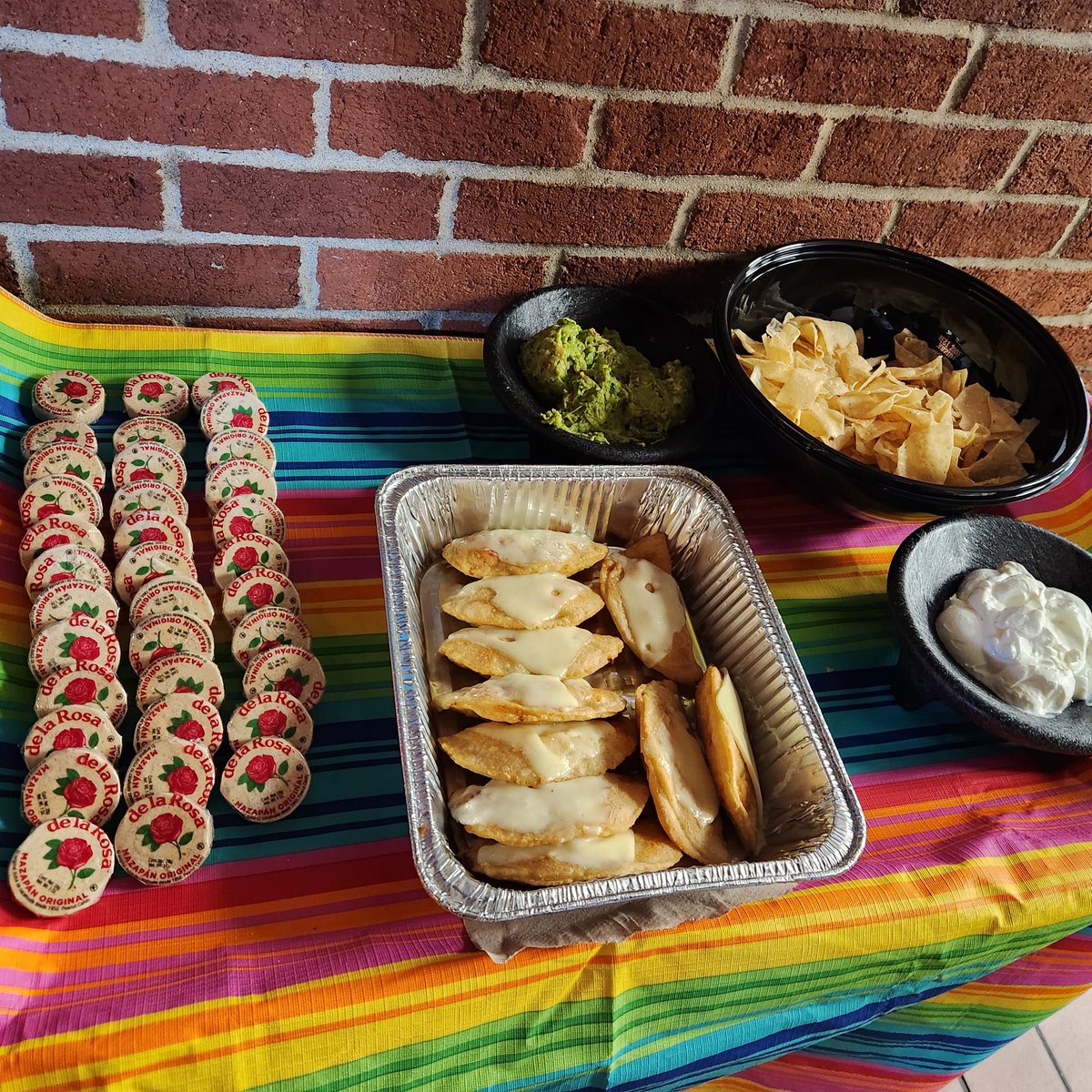 We had so much fun celebrating Mexican independence Day at the 1812 Chilis. Late post, but I wanted to share our little Mexican party🌶🌮🌮
#Chilislove #Chilis 
<a href="/Mistyann00/">Misty Dunn</a> 
<a href="/john_dinzeo/">John Dinzeo</a> 
<a href="/NicholasBPaxton/">Nicholas Paxton</a>