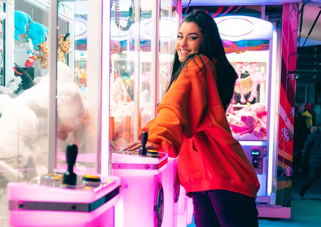MISTER_MIXMANIA's tweet photo. Laura Brizuela’s neue Single “Right Cheek” tönt mit zarten Dua Lipa Vibes

     #musiknews  #LauraBrizuela #RightCheek
Foto Credits: Chris Wellsow / Laura Brizuela 
Alles lesen -> https://t.co/Yoeh8syGfi https://t.co/zzaMeifvi5
